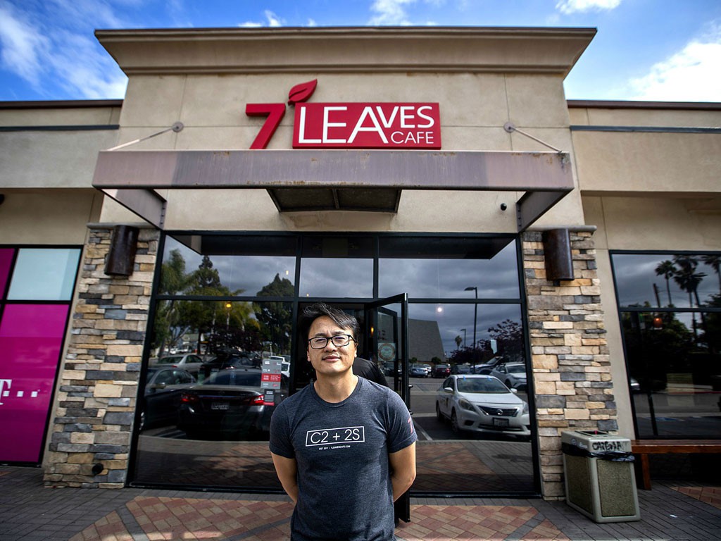 Cuộc gặp với người đàn ông bán trả vỉa hè bình dị, và ý tưởng nảy ra giúp chàng trai người Việt mở chuỗi cửa hàng cạnh tranh trực diện với Starbucks (người Việt tài ba)