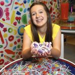 Ý tưởng bán kẹo của cô bé 13 tuổi trở thành triệu phú