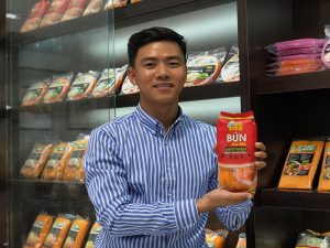 Ý tưởng mở công ty làm bún và bánh tráng từ Thanh Long của CEO trẻ