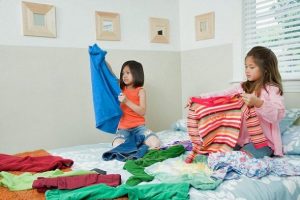 Giáo án chi tiết dạy trẻ kỹ năng gấp quần áo, phân loại quần áo